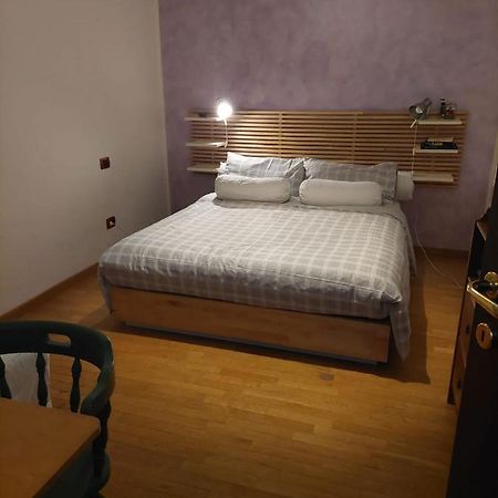 Room In A Quiet Part Of Bergamo Buitenkant foto